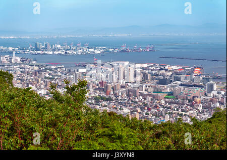 Vue aérienne de la ville de Kobe et l'île de Port de Kobe de Mont Rokko, Skyline et la ville de Kobe, Hyogo Prefecture, Japan Banque D'Images