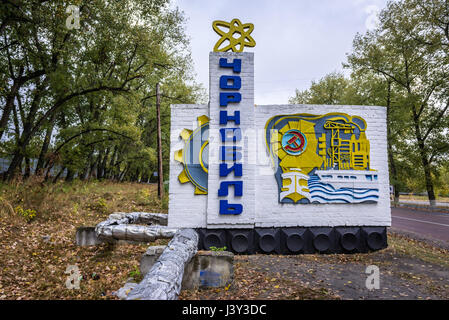 Signe de bienvenue dans la ville de Tchernobyl Tchernobyl autour du phénomène de catastrophe du réacteur nucléaire en Ukraine Banque D'Images