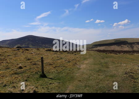 Après le marqueur pour Cateran Trail et le Mont Blair Ecosse Mai 2017 Banque D'Images