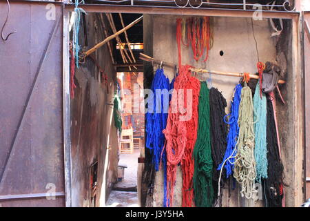 Marché de la laine aux couleurs de Marrakech Banque D'Images