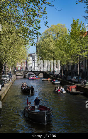 Croisière bateaux le canal Herengracht, Amsterdam Banque D'Images
