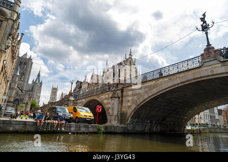 Gand, Belgique - le 6 juillet 2016 : vue sur St Michael's Bridge sur la rivière de la Lys à Gand, Belgique. Banque D'Images