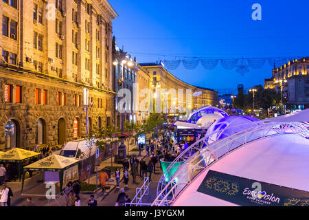 Kiev, UKRAINE - Mai 5, 2017 : village Eurovision fun zone sur Khreschatyk street dans la soirée Banque D'Images