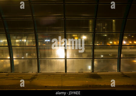 Capture d'une longue exposition de la gare en Amsterdam. Banque D'Images