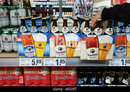 Benediktiner bière de froment dans un magasin Banque D'Images