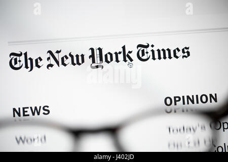 Hong Kong, Hong Kong. Le 08 mai, 2017. Un logo du New York Times présente sur l'ordinateur, le 8 mai 2017. Le New York Times est un journal quotidien publié pour la première fois le 18 septembre 1851. Ils ont également augmenter leurs affaires en ligne et mobiles du marché. Credit : Chan Hei Long/Pacific Press/Alamy Live News Banque D'Images