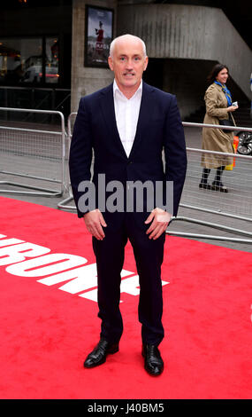 Barry McGuigan participant à la UK Premiere de mâchoire à BFI Southbank, Londres. Banque D'Images