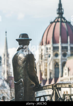 Monument en bronze du héros national Hongrois Imre Nagy, Budapest, Hongrie Banque D'Images