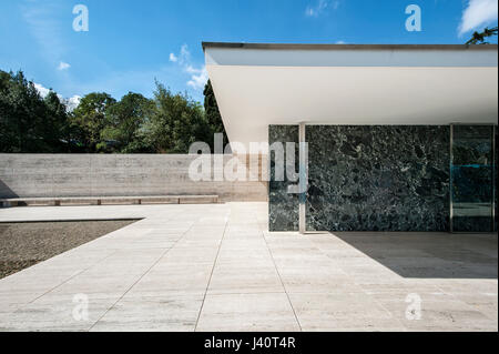 Pavillion Mies van der Rohe par l'architecte allemand Ludwig Mies van der Rohe dans le style Bauhaus. Banque D'Images