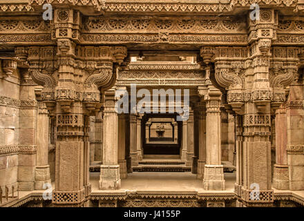 Adalaj cage - lieu touristique du patrimoine indien, Ahmedabad, Gujarat Banque D'Images