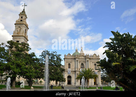 Sanctuaire Pontifical de la Bienheureuse Vierge du Rosaire de Pompéi, en Italie Banque D'Images