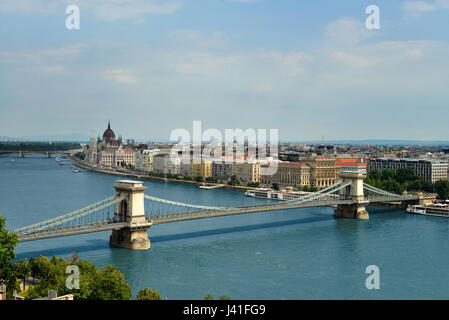 Budapest vue panoramique de la Citadelle avec les ponts et le Parlement Banque D'Images