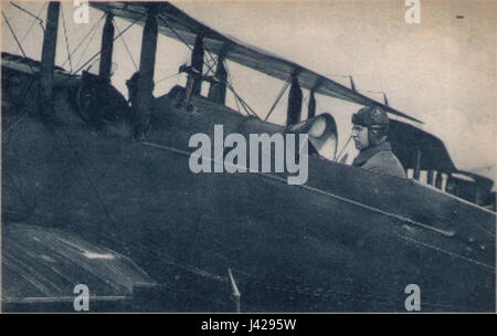 Ce titre fait référence au roi Albert Ier de Belgique, qui était connu pour son leadership pendant la première Guerre mondiale. L'image ou la référence le représente probablement dans un avion, symbolisant sa participation à la technologie moderne et aux efforts militaires pendant son règne. Banque D'Images