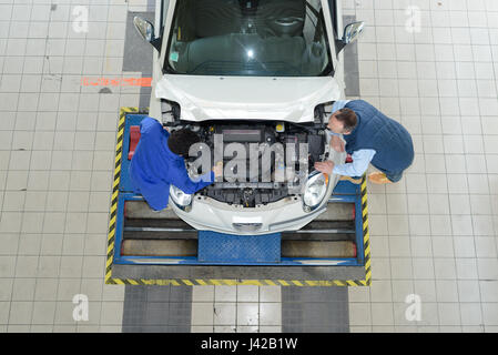 Vue de dessus de chaîne de montage automobile Banque D'Images