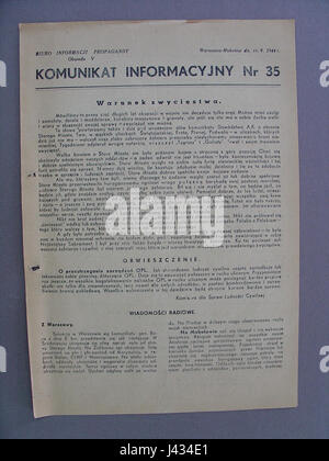 La 35e communication du ministère polonais des Finances décrit les procédures de lutte contre le blanchiment de capitaux et le financement du terrorisme et l'utilisation des services de tiers pour les mesures de sécurité financière, en détaillant les conditions dans lesquelles les établissements doivent engager des services de tiers conformément aux normes de l'UE. Banque D'Images