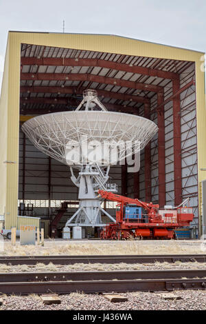 Datil, Nouveau Mexique - Le bâtiment d'assemblage de l'antenne au Very Large Array Radio Telescope. La gamme se compose de 27 grandes antennes paraboliques sur les plaines Banque D'Images