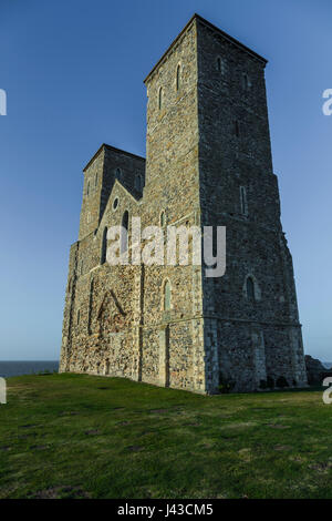 Reculver Tours Jumelles nr Herne Bay, Kent,UK Banque D'Images