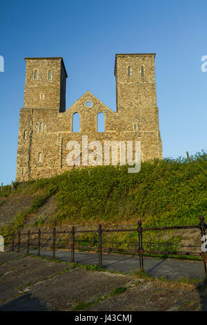 Reculver Tours Jumelles nr Herne Bay, Kent,UK Banque D'Images