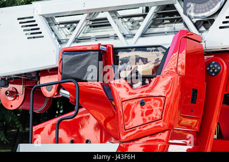 Échelle hydraulique d'incendie moteur. Détails de l'incendie de secours camion. Banque D'Images