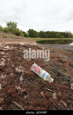 Le faible niveau d'eau à réservoir Bewl Water près de Lamberhurst dans Kent aux craintes grandissent pour une sécheresse de l'été, à la suite de l'un des hivers les plus secs au cours des deux dernières décennies. Banque D'Images