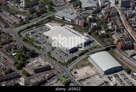 Vue aérienne de supermarché Tesco à Altrincham, Cheshire, Royaume-Uni Banque D'Images