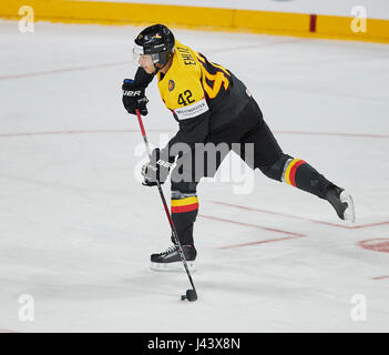 Yasin EHLIZ, DEB 42 avec rondelle d'action unique, la libération, l'ensemble du corps, guide, gifle coup, technique, tirer, Allemagne - Russie 3-6 Hockey sur glace Coupe du Monde 2017, l'Allemagne, DEB , Cologne, Allemagne, 08 mai 2017 © Peter Schatz / Alamy Live News Banque D'Images