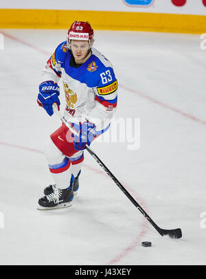 Yevgeni DADONOV, RUS 63 avec rondelle d'action unique, la libération, l'ensemble du corps, guide, gifle coup, technique, tirer, Allemagne - Russie 3-6 Hockey sur glace Coupe du Monde 2017, l'Allemagne, DEB , Cologne, Allemagne, 08 mai 2017 © Peter Schatz / Alamy Live News Banque D'Images