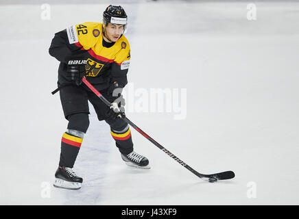 Yasin EHLIZ, DEB 42 avec rondelle d'action unique, la libération, l'ensemble du corps, guide, gifle coup, technique, tirer, Allemagne - Russie 3-6 Hockey sur glace Coupe du Monde 2017, l'Allemagne, DEB , Cologne, Allemagne, 08 mai 2017 © Peter Schatz / Alamy Live News Banque D'Images