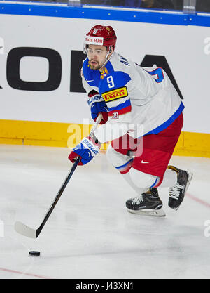 Viktor ANTIPIN, RUS 9 seule action avec rondelle, la libération, l'ensemble du corps, guide, gifle coup, technique, tirer, Allemagne - Russie 3-6 Hockey sur glace Coupe du Monde 2017, l'Allemagne, DEB , Cologne, Allemagne, 08 mai 2017 © Peter Schatz / Alamy Live News Banque D'Images