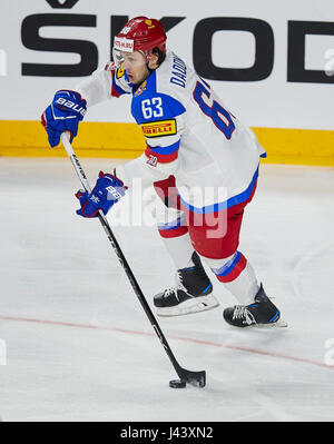 Yevgeni DADONOV, RUS 63 avec rondelle d'action unique, la libération, l'ensemble du corps, guide, gifle coup, technique, tirer, Allemagne - Russie 3-6 Hockey sur glace Coupe du Monde 2017, l'Allemagne, DEB , Cologne, Allemagne, 08 mai 2017 © Peter Schatz / Alamy Live News Banque D'Images