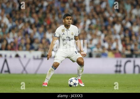 Madrid, Espagne. 18 avr, 2017. Casemiro (réel) Football/soccer Ligue des Champions : 1/4 de finale 2e match aller entre le Real Madrid CF 4-2 FC Bayern Munchen au Santiago Bernabeu à Madrid, Espagne . Credit : Mutsu Kawamori/AFLO/Alamy Live News Banque D'Images