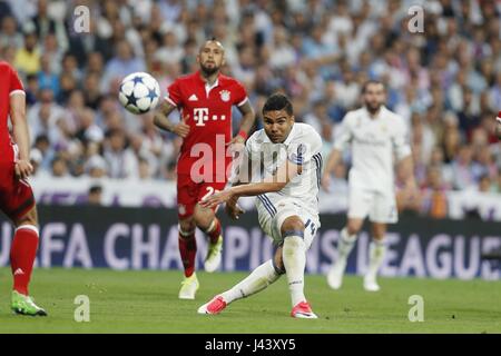 Madrid, Espagne. 18 avr, 2017. Casemiro (réel) Football/soccer Ligue des Champions : 1/4 de finale 2e match aller entre le Real Madrid CF 4-2 FC Bayern Munchen au Santiago Bernabeu à Madrid, Espagne . Credit : Mutsu Kawamori/AFLO/Alamy Live News Banque D'Images