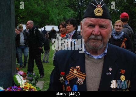 Londres, Royaume-Uni. 9 mai, 2017. Imperial War Museum. Les civils et anciens combattants de guerre célèbrent la fin de la guerre en Europe contre le fascisme, Hitler Crédit : Philip Robins/Alamy Live News Banque D'Images