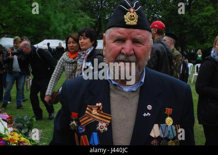 Londres, Royaume-Uni. 9 mai, 2017. Imperial War Museum. Les civils et anciens combattants de guerre célèbrent la fin de la guerre en Europe contre le fascisme, Hitler Crédit : Philip Robins/Alamy Live News Banque D'Images