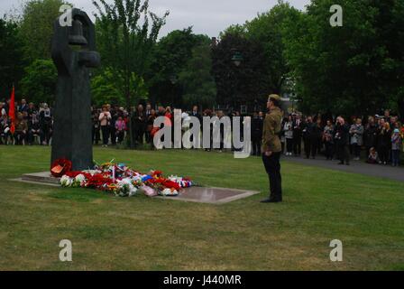 Londres, Royaume-Uni. 9 mai, 2017. Imperial War Museum. Les civils et anciens combattants de guerre célèbrent la fin de la guerre en Europe contre le fascisme, Hitler Crédit : Philip Robins/Alamy Live News Banque D'Images