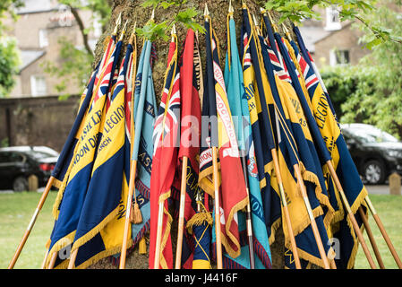 Londres, Royaume-Uni. 9 mai, 2017. Royal British Legion Standards au Mémorial soviétique Londres, Acte du souvenir marquant 72e anniversaire de la victoire des alliés sur le Fascisme Crédit : Ian Davidson/Alamy Live News Banque D'Images