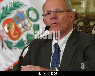 Lima, Pérou. 9 mai, 2017. Pedro Pablo Kuczynski, président du Pérou, de donner une conférence de presse au Palais du gouvernement : Crédit Agence de presse Fotoholica/Alamy Live News Banque D'Images