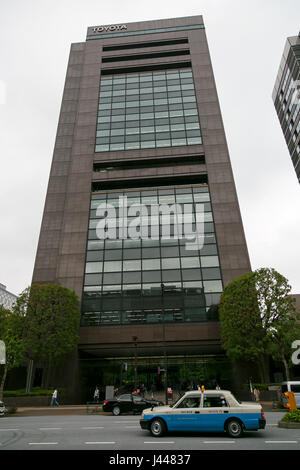 Tokyo, Japon. 10 mai, 2017. Une pancarte de Toyota Motor Corp. sur l'affichage à l'extérieur de son siège social le 10 mai 2017, Tokyo, Japon. Toyota Motor Corp. a annoncé ses résultats financiers annuels pour l'exercice terminé le 31 mars 2017. Les résultats, les bénéfices de l'automne pour la première fois en cinq ans. Credit : Rodrigo Reyes Marin/AFLO/Alamy Live News Banque D'Images