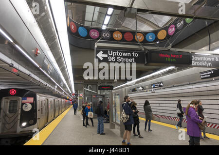 Nouvelles 72e Street, 2e Avenue Q Gare sur l'Upper East Side de Manhattan. Banque D'Images