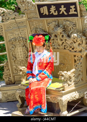 Beijing, Chine - 24 juillet 2010 : Femme en vieux chinois traditionnels robes de la Cité interdite à Pékin, Chine Banque D'Images