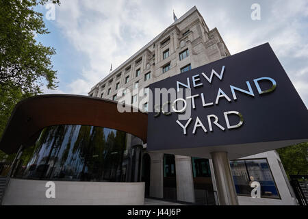Le nouveau siège de Scotland Yard sur le Victoria Embankment, London, England, UK Banque D'Images