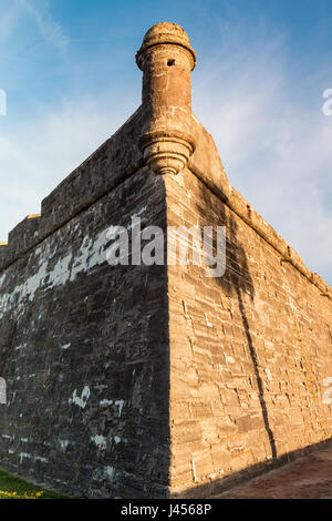 Castillo de San Marcos National Monument baigné de lumière tôt le matin, Saint Augustine, Floride Banque D'Images