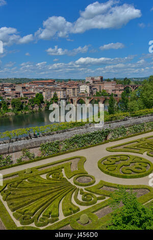 La rivière Tarn et jardins de la Berbie à Albi, Agen, France,. Banque D'Images