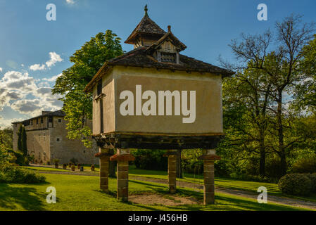 Free standing pigeonnier au château de Raymagues, dans la région d'Occitanie, Tarn France. Banque D'Images