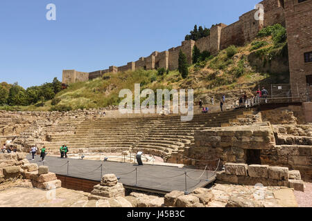 Malaga espagne. L'Alcazaba de Malaga. Ancien amphithéâtre romain avec l'Alcazaba en arrière-plan, Malaga, Andalousie, Espagne Banque D'Images