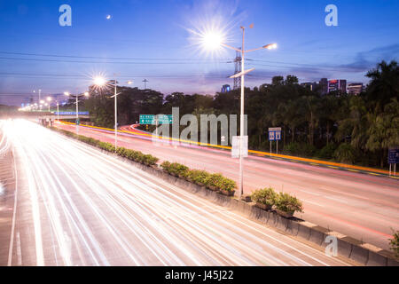 Binhe Road Traffic de la ville de Shenzhen, province du Guangdong, Chine Banque D'Images