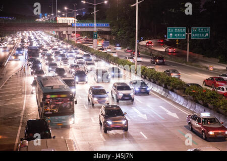 Binhe Road Traffic de la ville de Shenzhen, province du Guangdong, Chine Banque D'Images