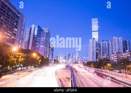 Binhe Road Traffic de la ville de Shenzhen, province du Guangdong, Chine Banque D'Images