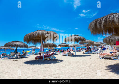 Parasols à Bahia del Duque à Tenerife, Espagne Banque D'Images