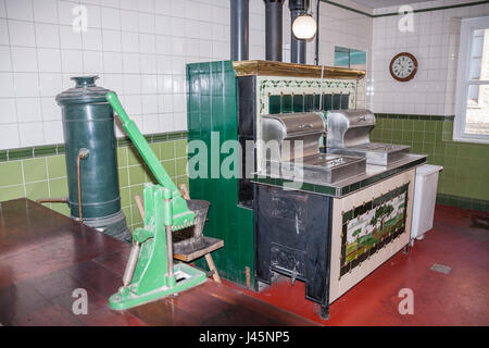 L'intérieur du poisson et Davys Chip shop à Beamish Museum,Angleterre,UK Banque D'Images